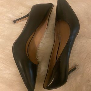 BCBGeneration black pointy toe heel size 7